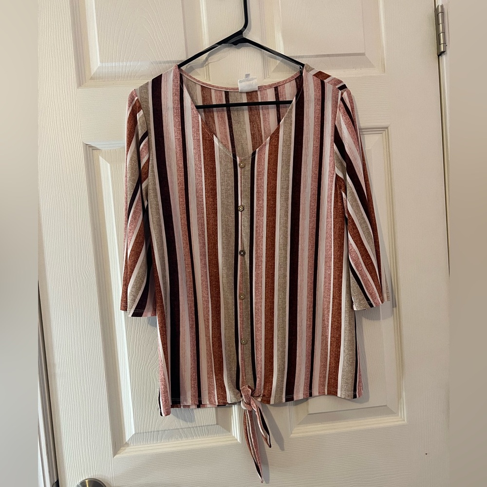 Late August women’s top size Piete Large